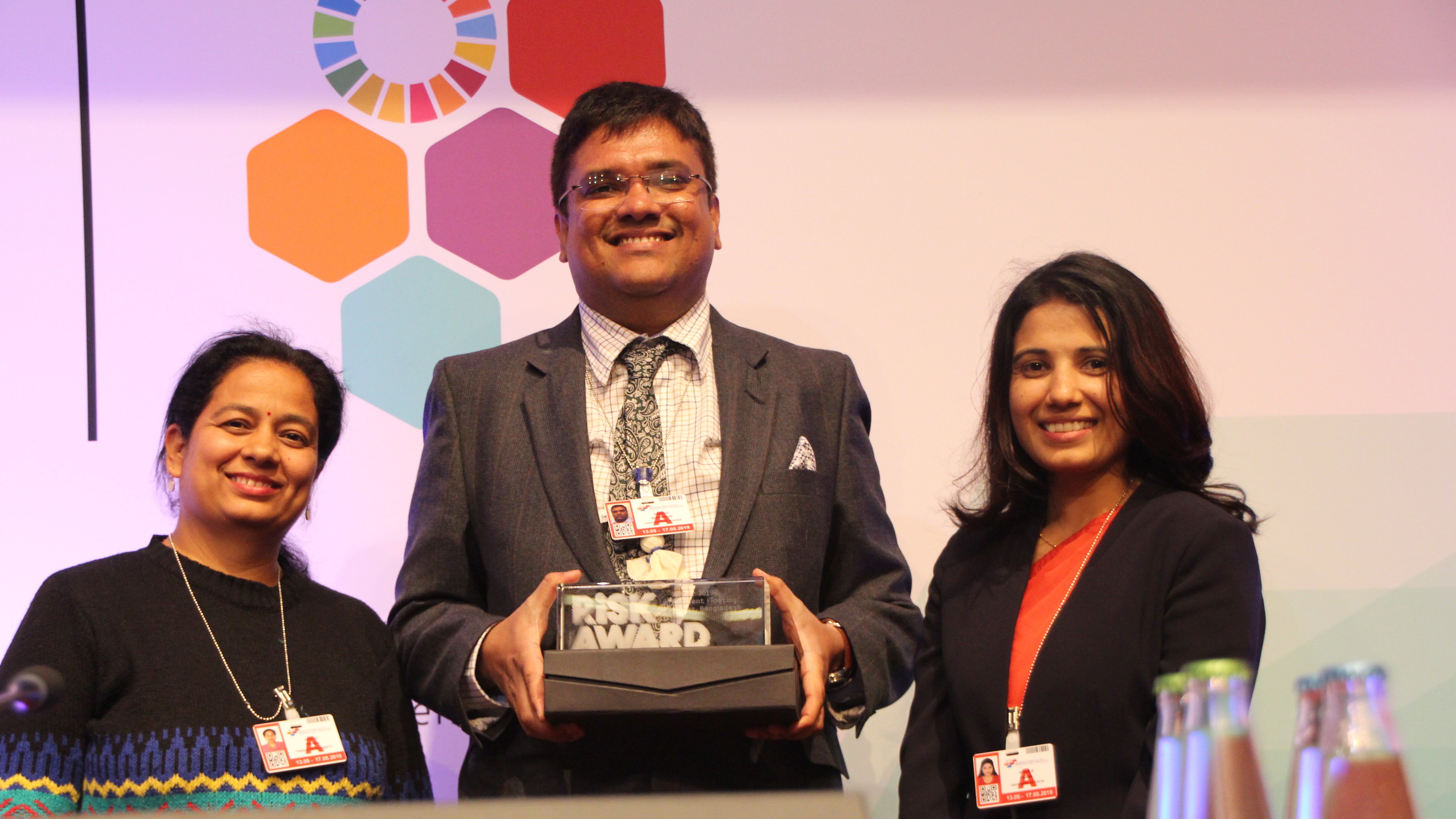 Nandan Mukherjee, winner of the RISK Award 2019, together with Apsara Pandey and Sushila Pandel, winners of the RISK Award 2017.