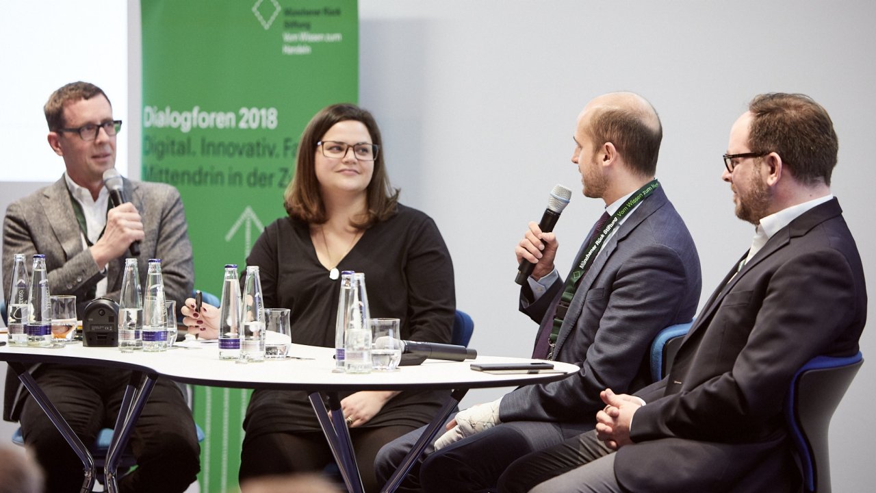 Our moderator Patrick Illinger and the experts Victoria Wenzelmann, Bernhard Kowatsch and Andrej Zwitter (from left to right) saw light and shadow in terms of digitalisation in developing countries. Our moderator Patrick Illinger and the experts Victoria Wenzelmann, Bernhard Kowatsch and Andrej Zwitter (from left to right) saw light and shadow in terms of digitalisation in developing countries.