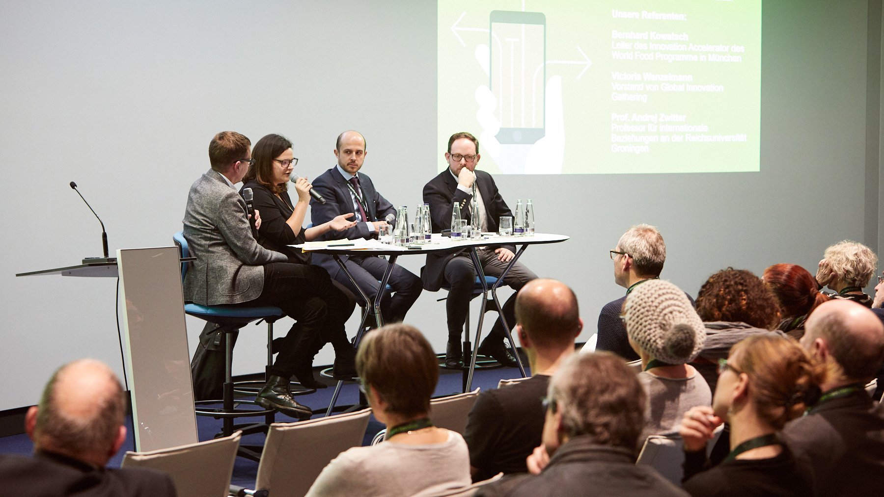 Approx. 200 guests lively discussed with the experts on the panel.