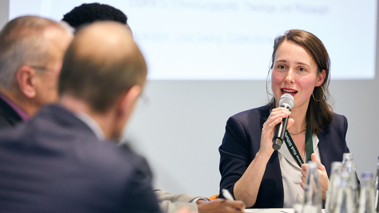 Luisa Seeling, Sueddeutsche Zeitung, lead through the lively discussion. Luisa Seeling, Sueddeutsche Zeitung, lead through the lively discussion.
