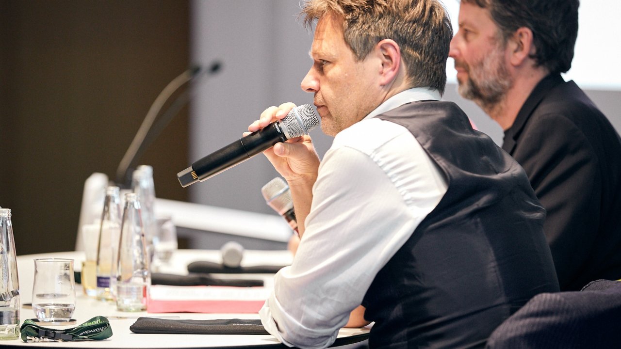 Habeck sees the need for a public investment programme for Germany and Europe. Habeck sees the need for a public investment programme for Germany and Europe.
