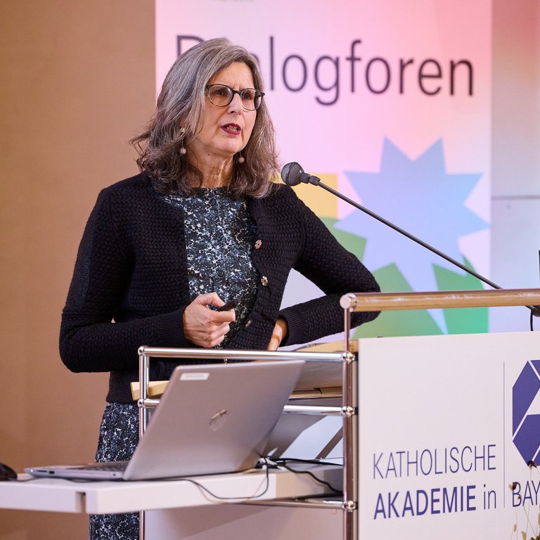 Heike Henn mit Einstiegsrede