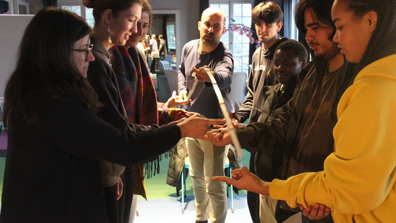 Junge Multiplikator:innen während eines Workshops