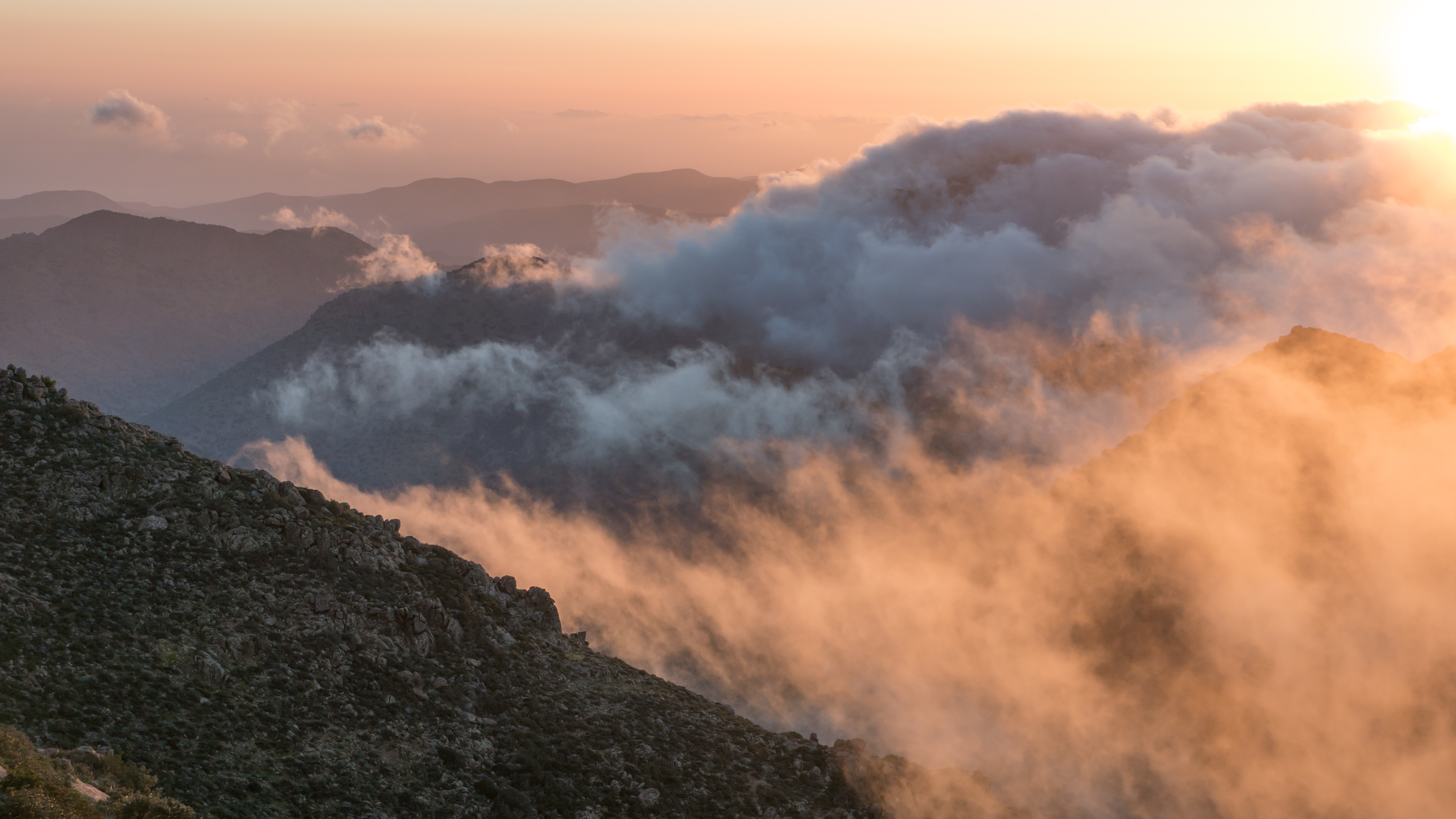 1/17:During the foggy season from December to June, thick fogs regularly form above the Anti-Atlas Mountains in Morocco. 1/17:During the foggy season from December to June, thick fogs regularly form above the Anti-Atlas Mountains in Morocco.