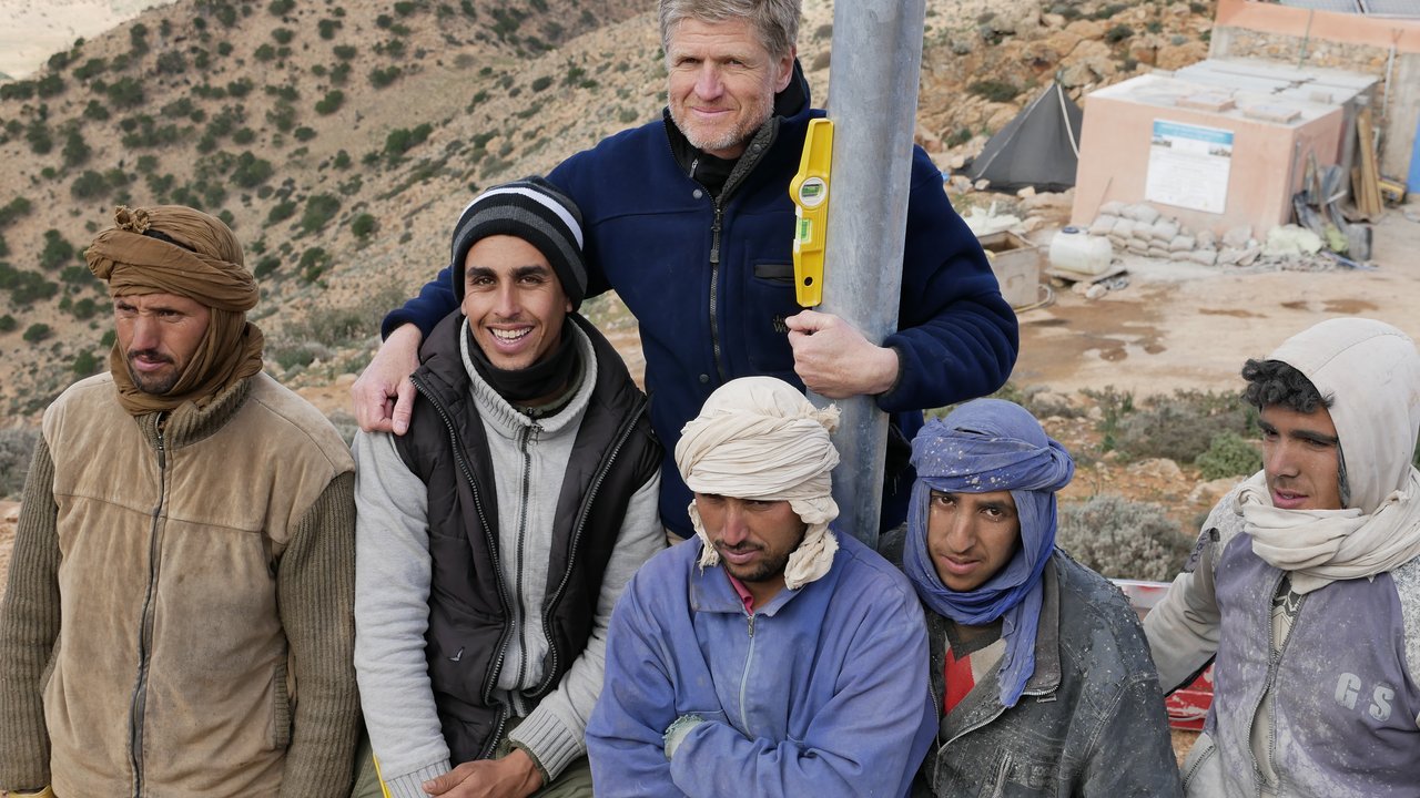 16/17:Peter Trautwein and his team are proud and content. The first fifteen of the 30 CloudFishers have been installed. The next fifteen will follow in spring 2018.