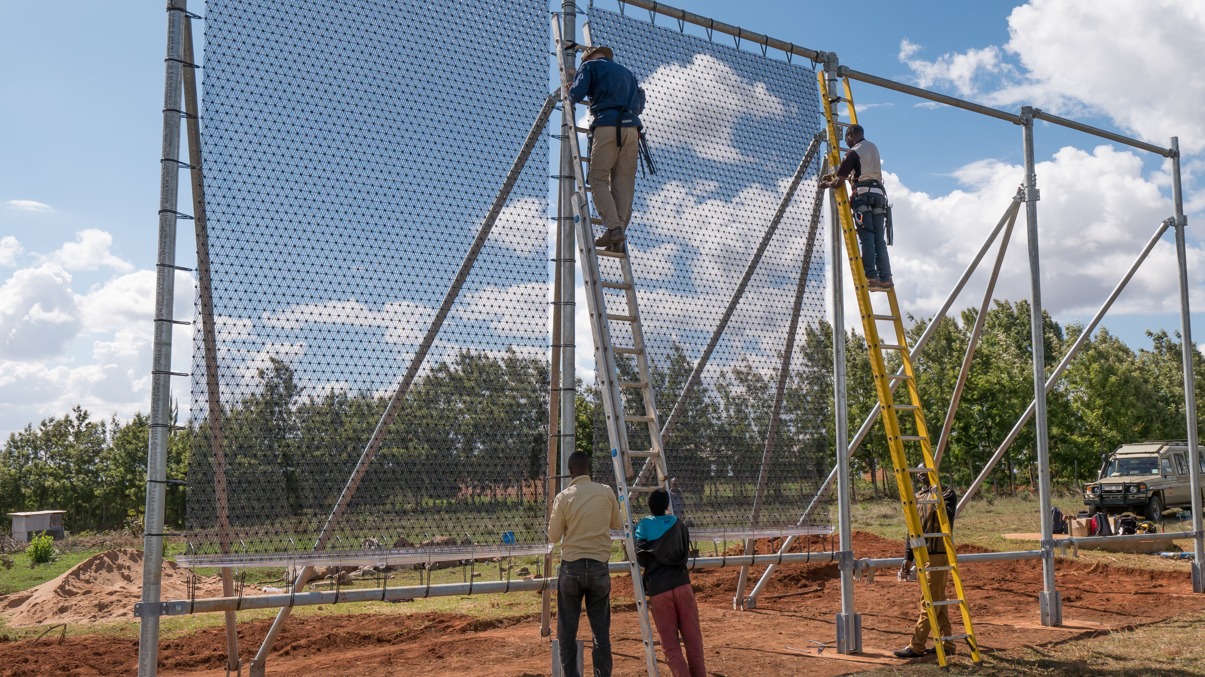 Fog nets Together with the active support from local workers, Bernhard Küppers and Peter Trautwein put together the first CloudFisher.