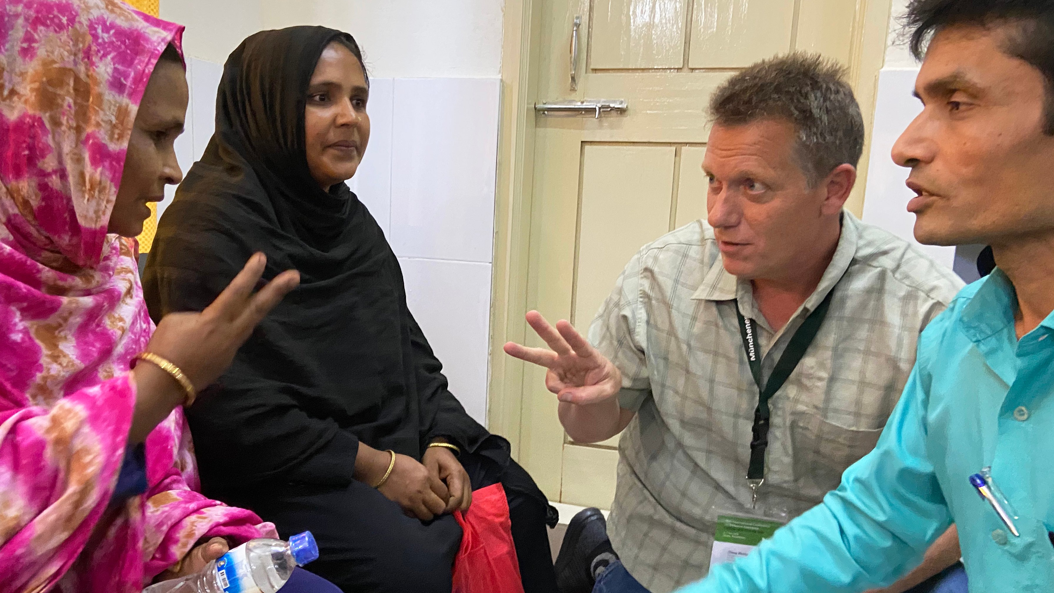 Participants of the International Conference on Inclusive Insurance in dialogue with beneficiaries of the health programme.
