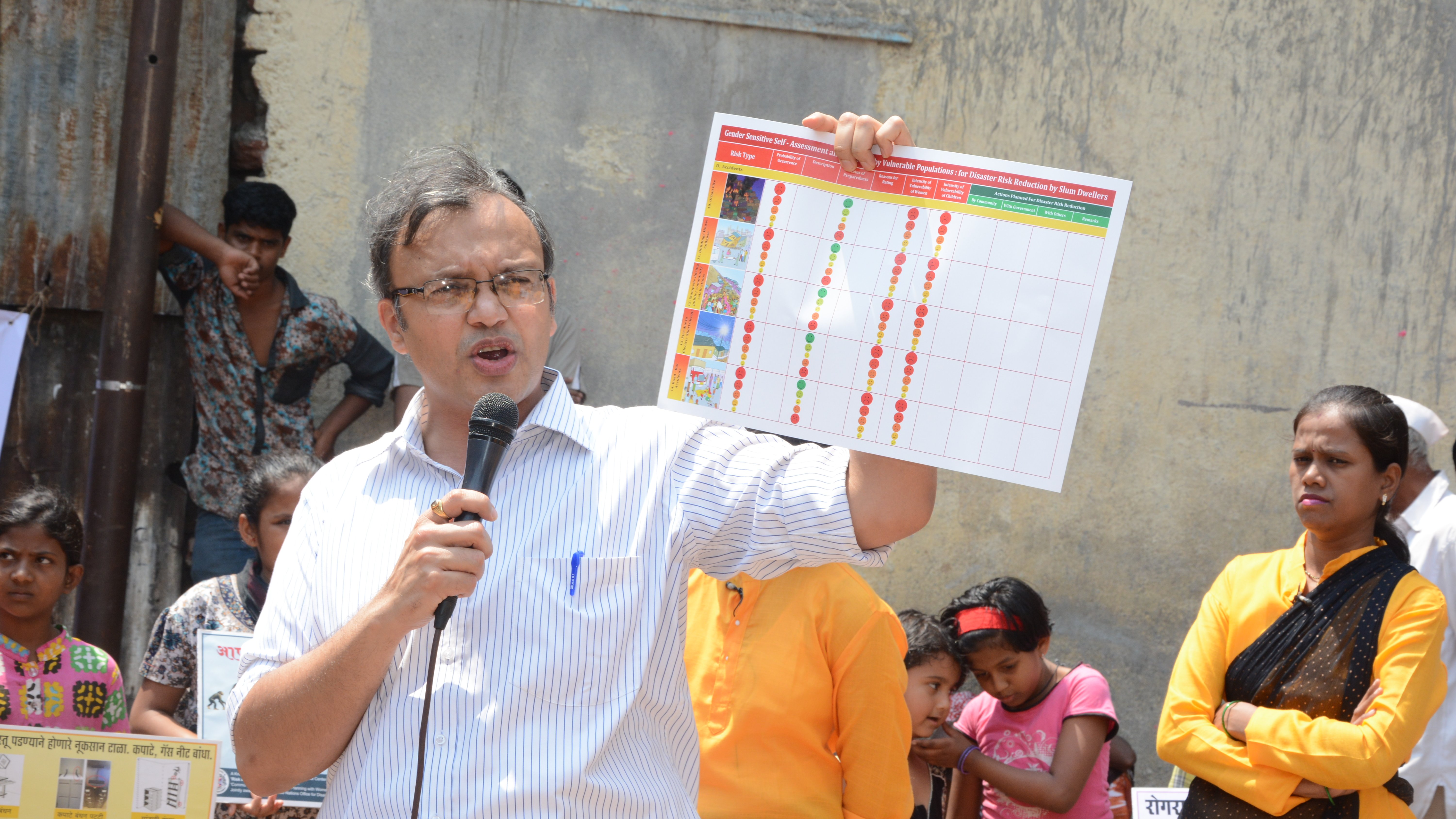 Mukesh Kanaskar from AIILSG explains the concept of community self assessment