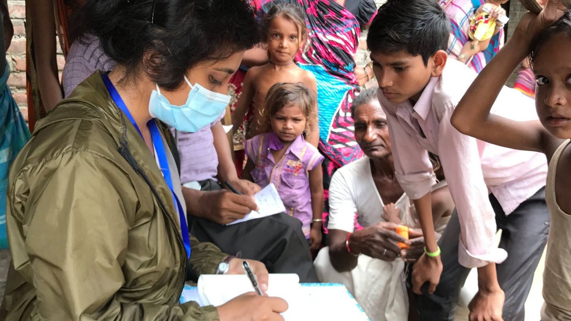 Nurse Sharada records young patients’ data. The 2017 RISK Award project places a special emphasis on children and mothers.