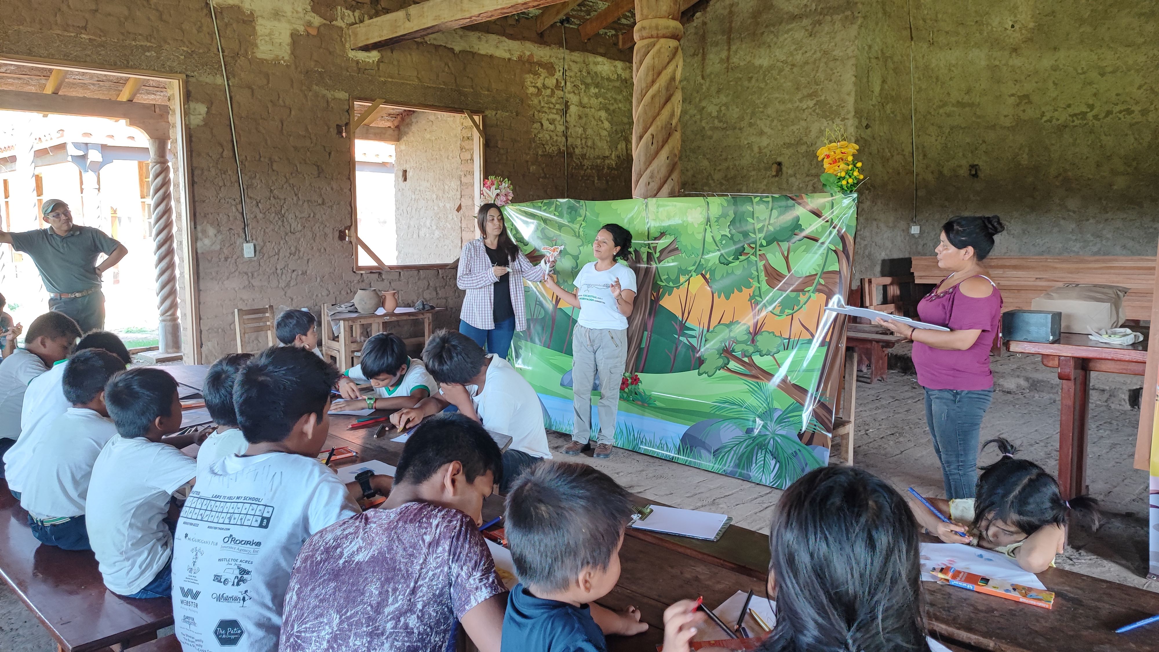 Indigenous children participating in a biodiversity workshop. Indigenous children participating in a biodiversity workshop.