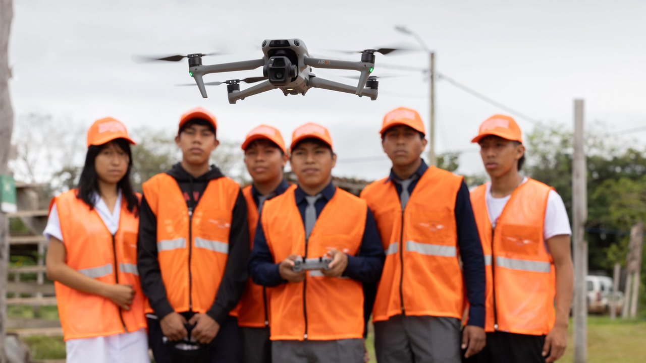 Six students from the school emergency brigade operate a drone in Palmarito de la Frontera