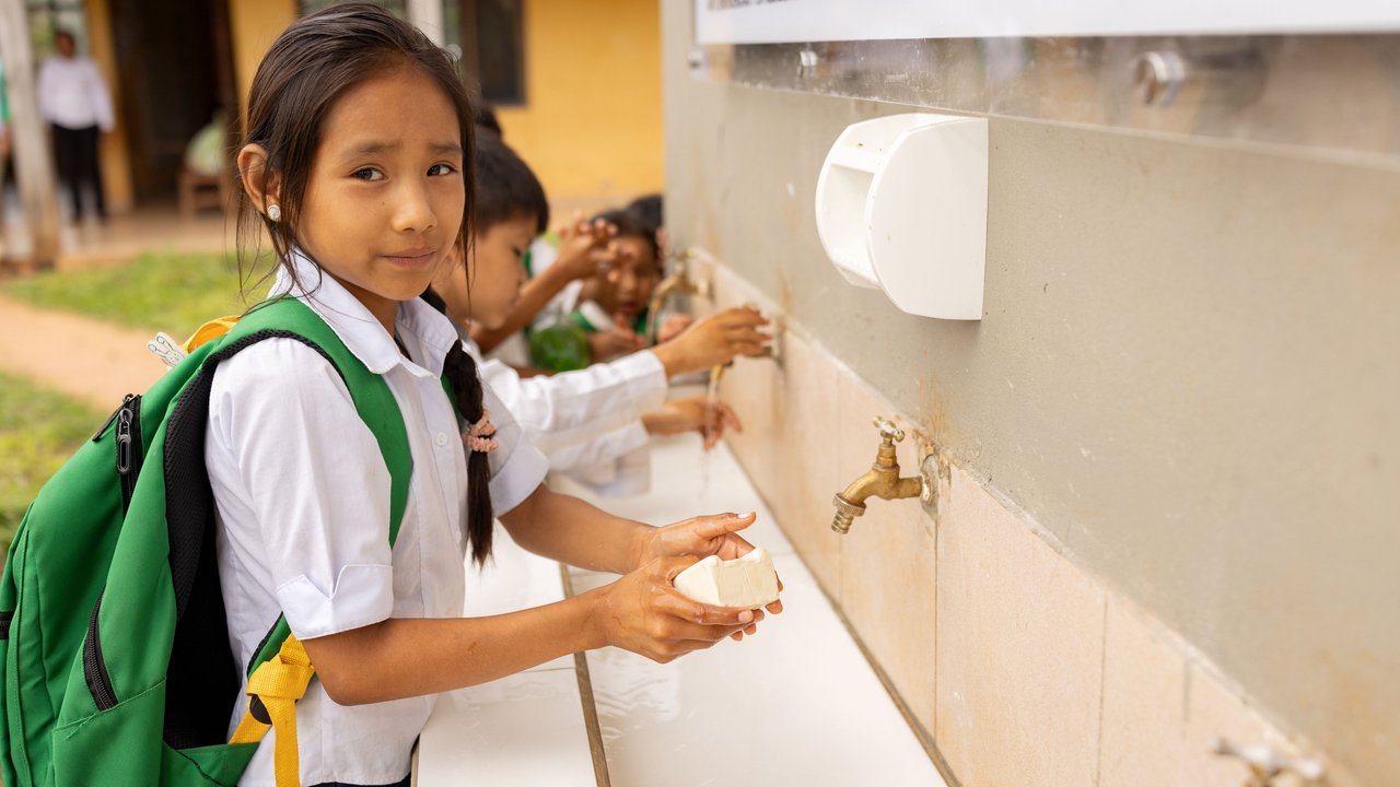Children washing hands: water availability in rehabilitated school bathrooms in Monte Verde