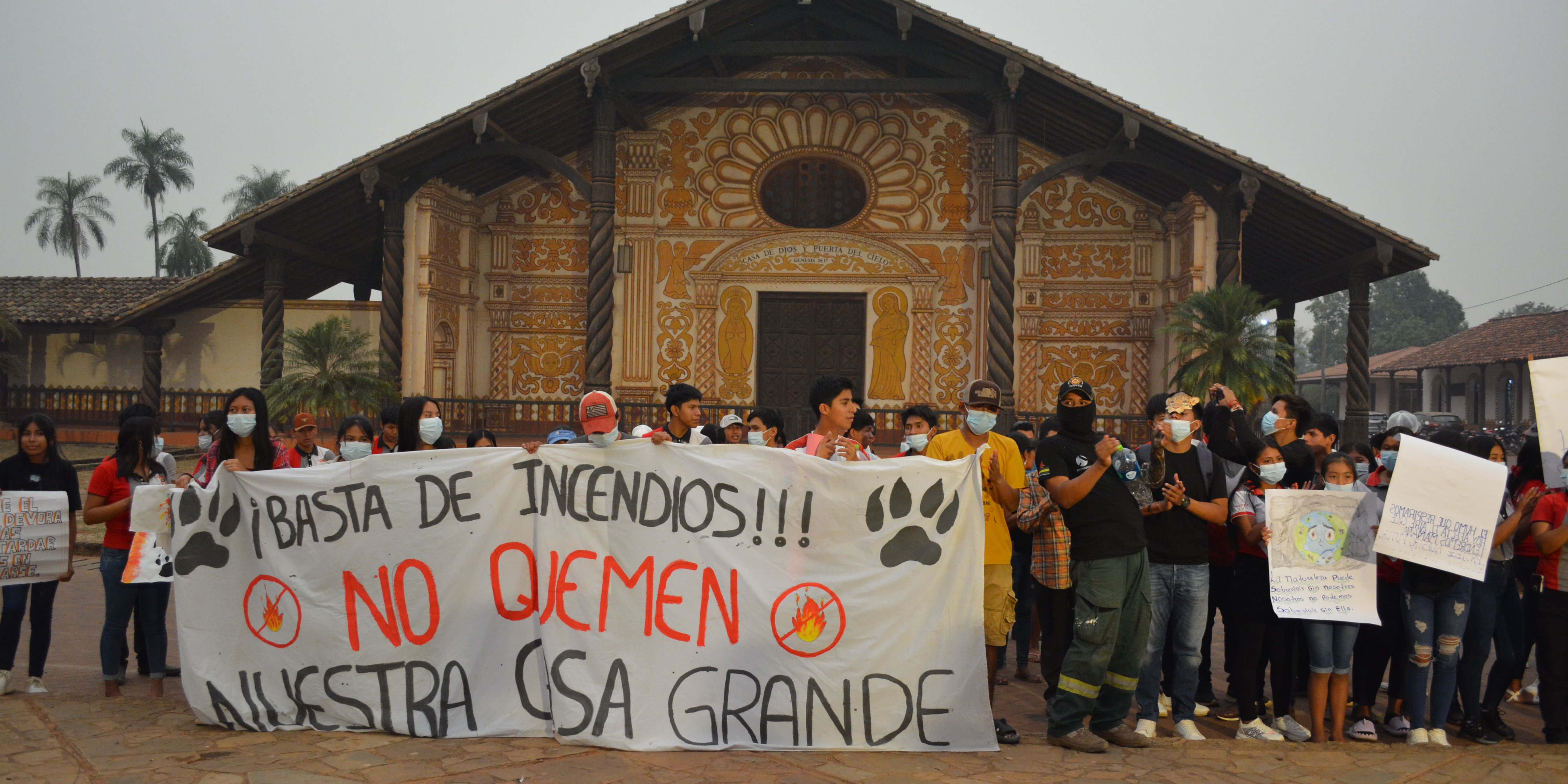 Children demonstrating for DRR