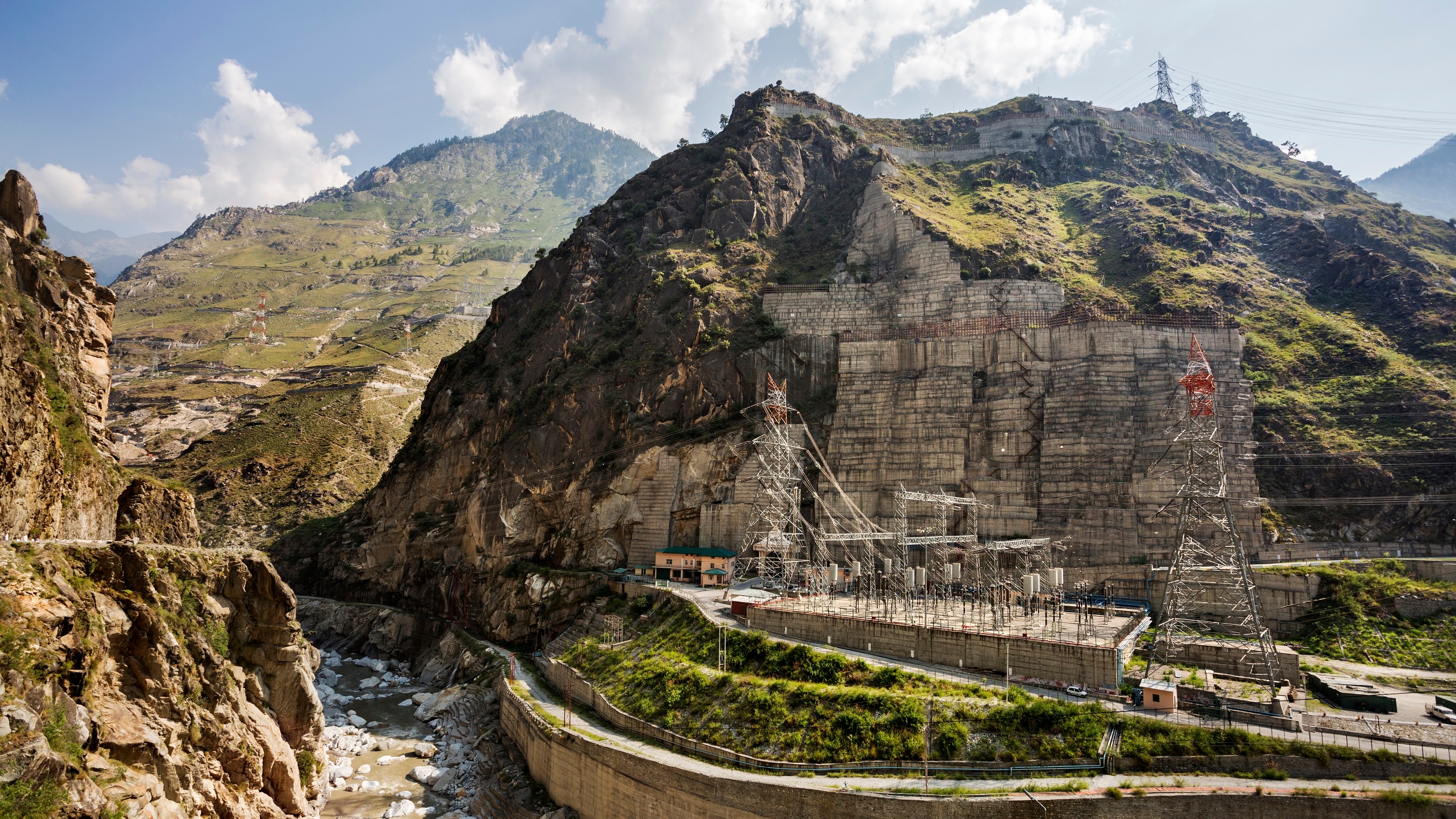 Hydro power dam